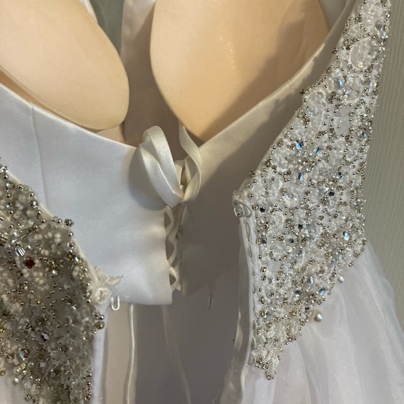 Sitters Midgley Haute Couture White Diamonds & a few pearls Wedding Dress size 6 - Picture 8 of 16